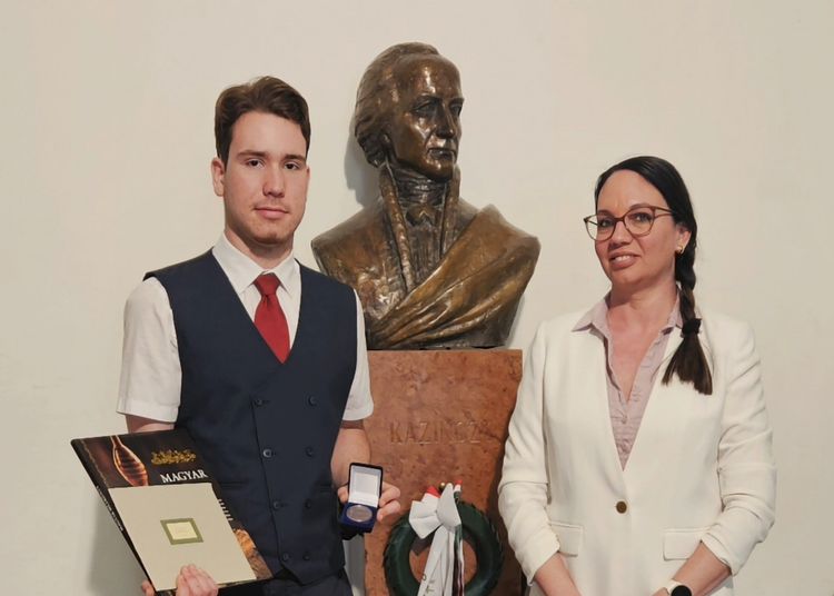 Kazinczy-éremmel tért haza tanulónk a jubileumi versenyről